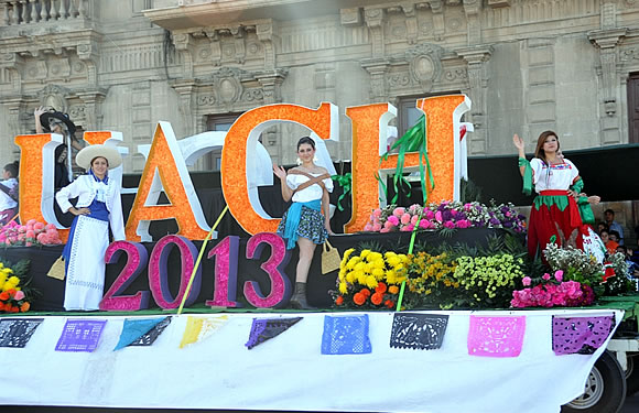 Carro alegórico de la Uach